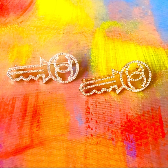 FabulouslyFitted | Key To Your Heart Diamond Rhinestone Brooch - Picture 1 of 7